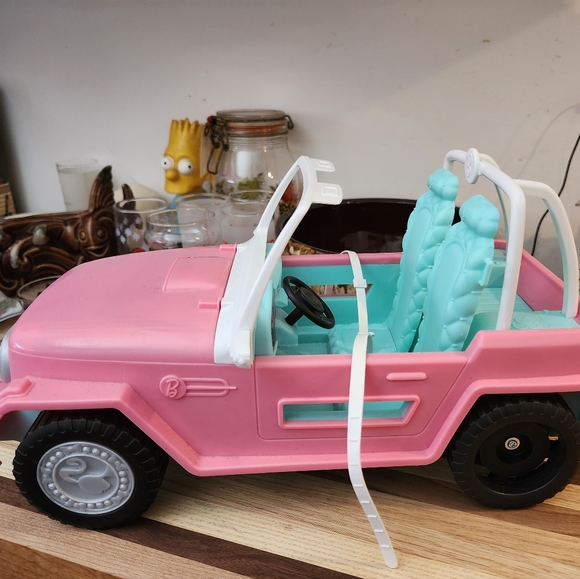 Barbie Pink Jeep Beach Cruiser 2012 - Picture 1 of 5